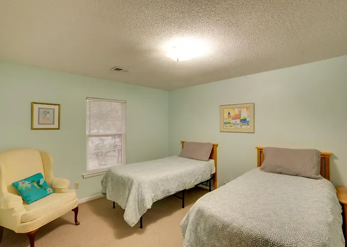 Downtown Home With Yard And Bbq - 6 Mi To Downtown!