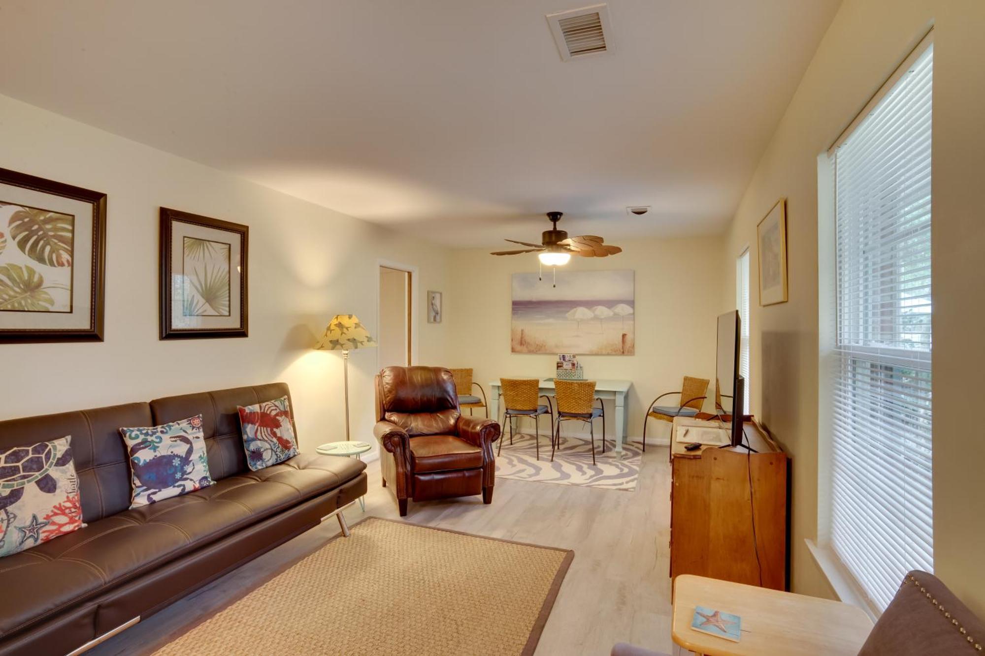 Downtown With Yard And Bbq - 6 Mi To Downtown! Holiday home