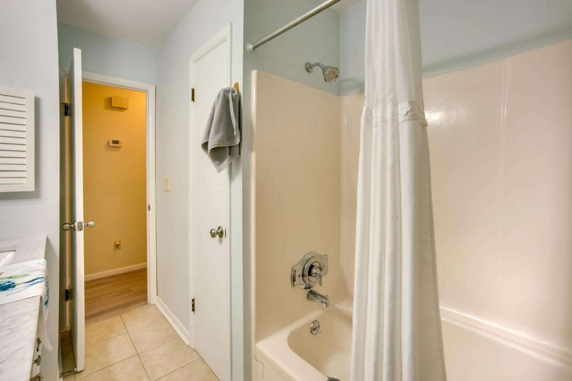 Holiday home Downtown With Yard And Bbq - 6 Mi To Downtown!