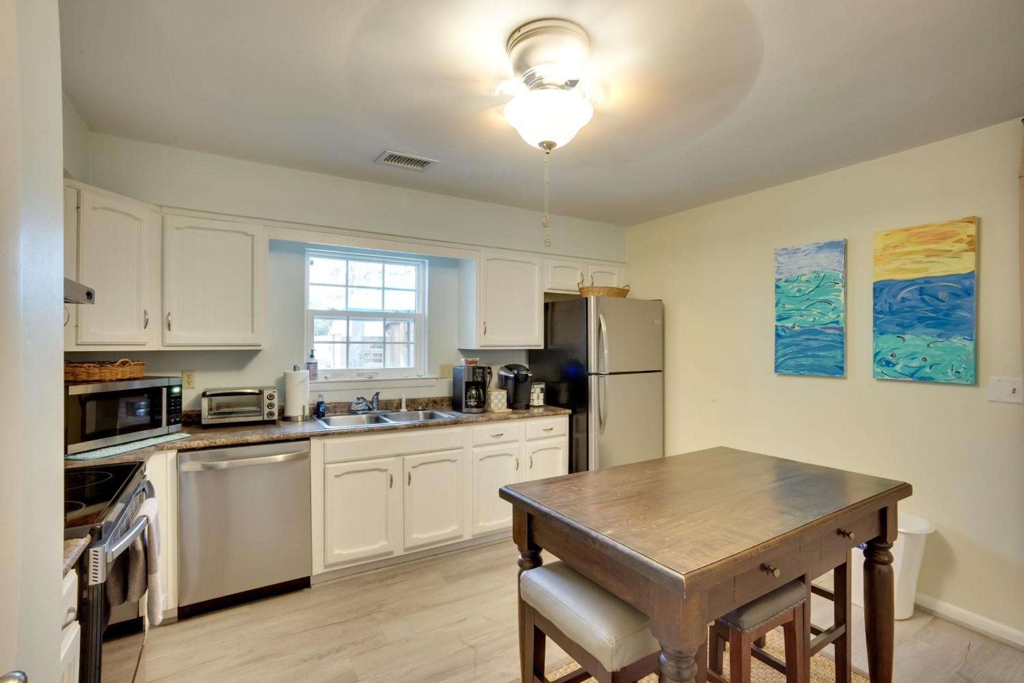 Downtown With Yard And Bbq - 6 Mi To Downtown! Holiday home