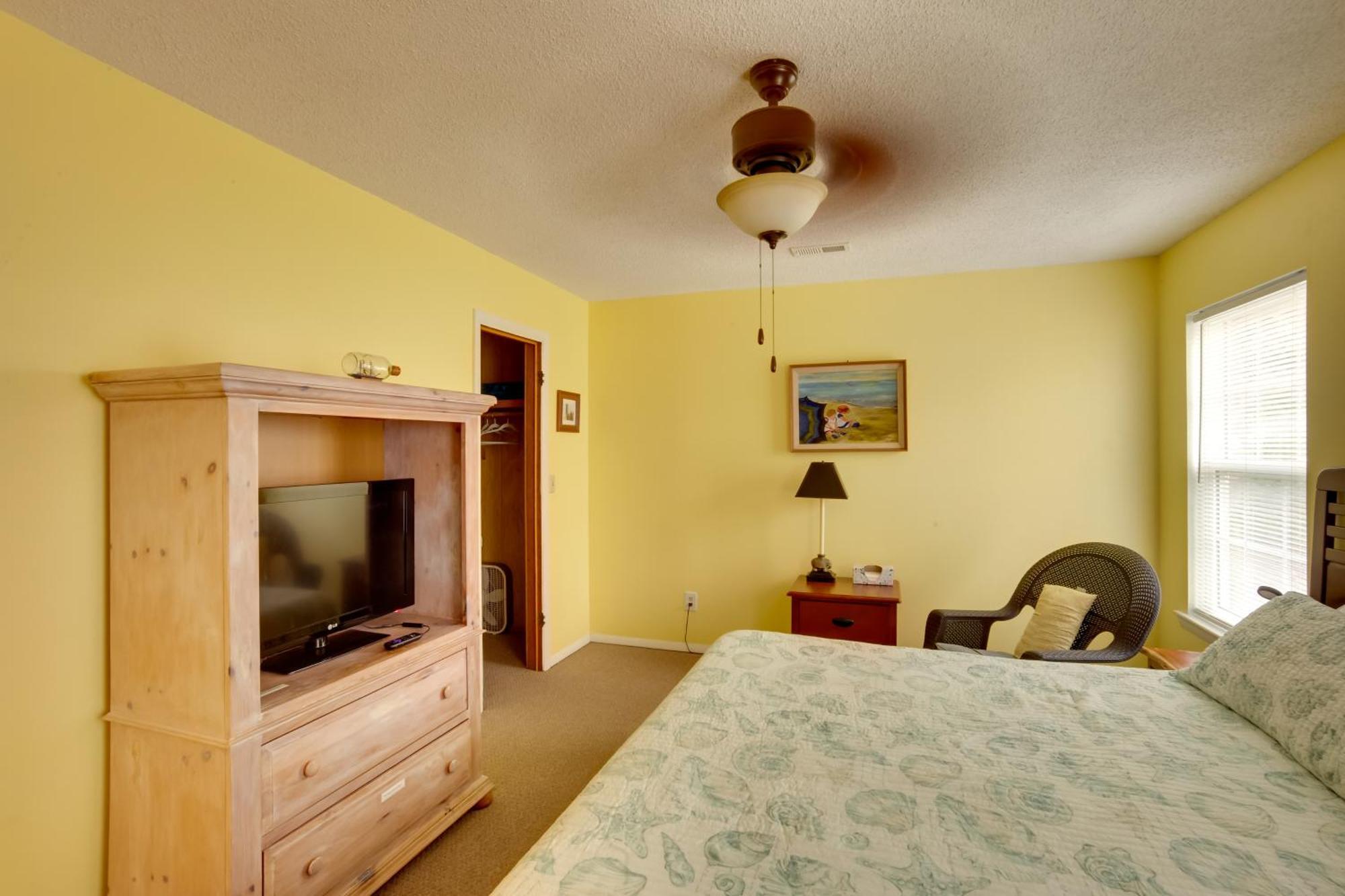 Downtown With Yard And Bbq - 6 Mi To Downtown! Holiday home *